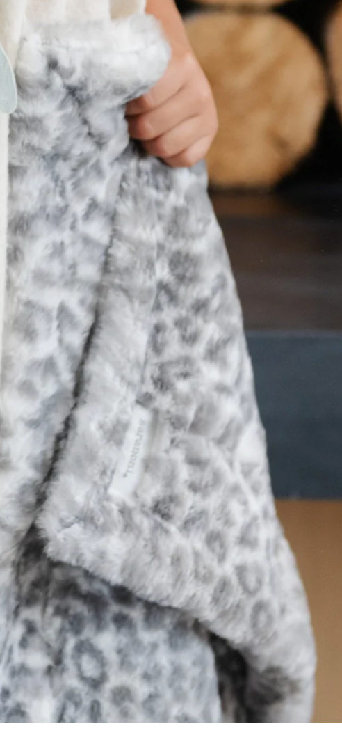 Saranoni Faux Fur Mini Blanket- Snow Leopard